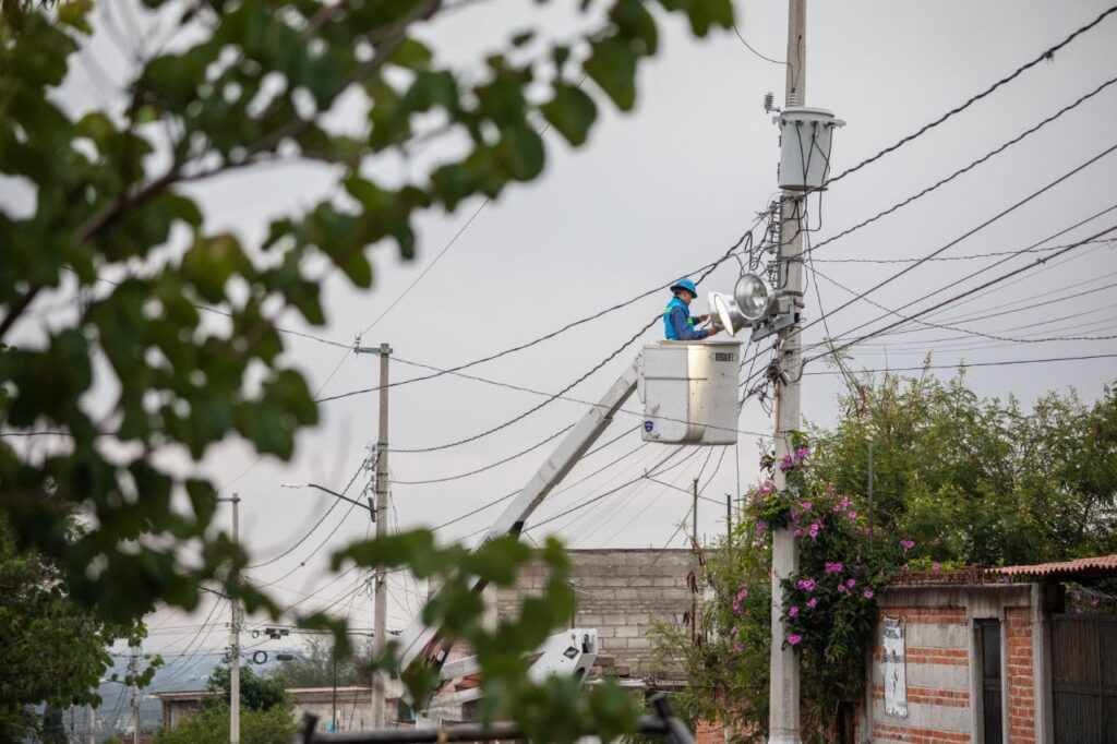 Supervisa Roberto Cabrera trabajos de mejora de imagen urbana en Vista Hermosa