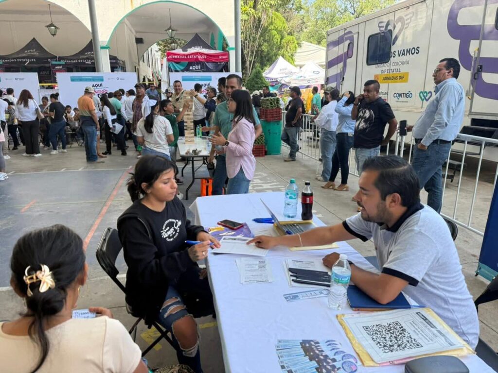 COBAQ promueve la Prepa Abierta durante la Jornada “Aquí Contigo” en Jalpan
