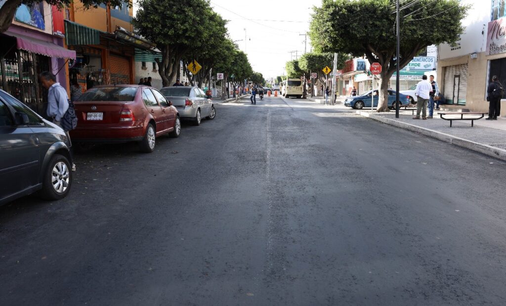 Roberto Cabrera supervisa rehabilitación de imagen urbana en 5 de Mayo que registra 82% de avance