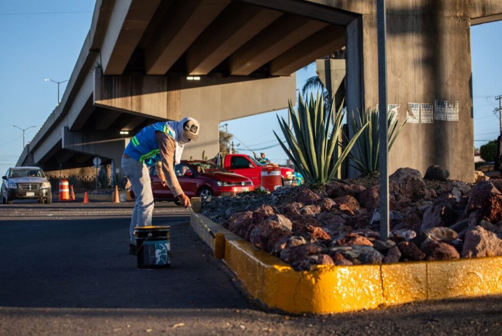 Supervisa Roberto Cabrera labores de Servicios Públicos en avenida Panamericana y Canal de Santa Clara
