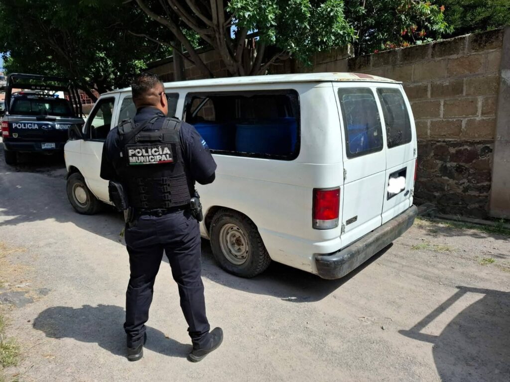 Aseguran camioneta con más de mil litros de hidrocarburo en San Juan del Río
