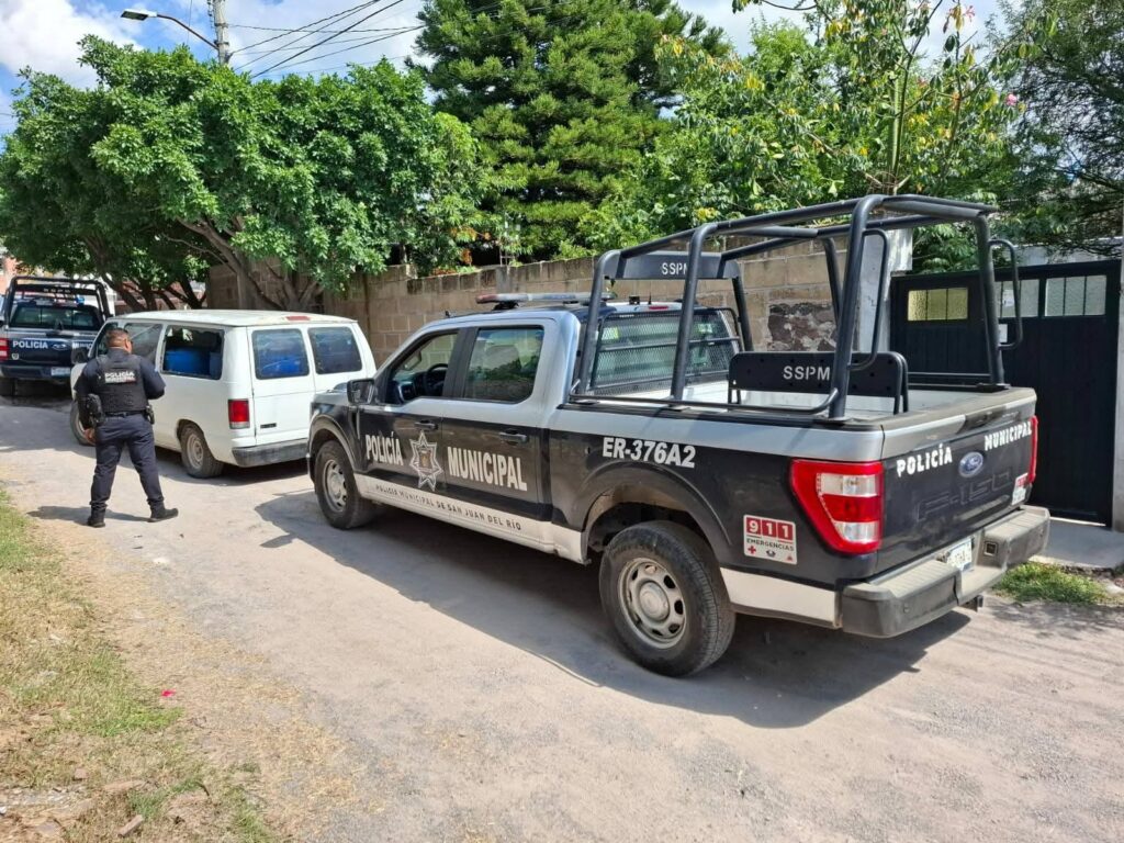 Aseguran camioneta con más de mil litros de hidrocarburo en San Juan del Río