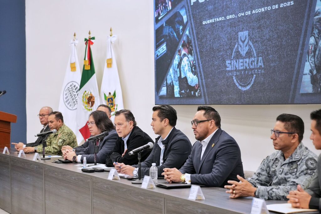 Asiste Felifer Macías a la reunión para el seguimiento de objetivos de la estrategia “Sinergia por Querétaro”.