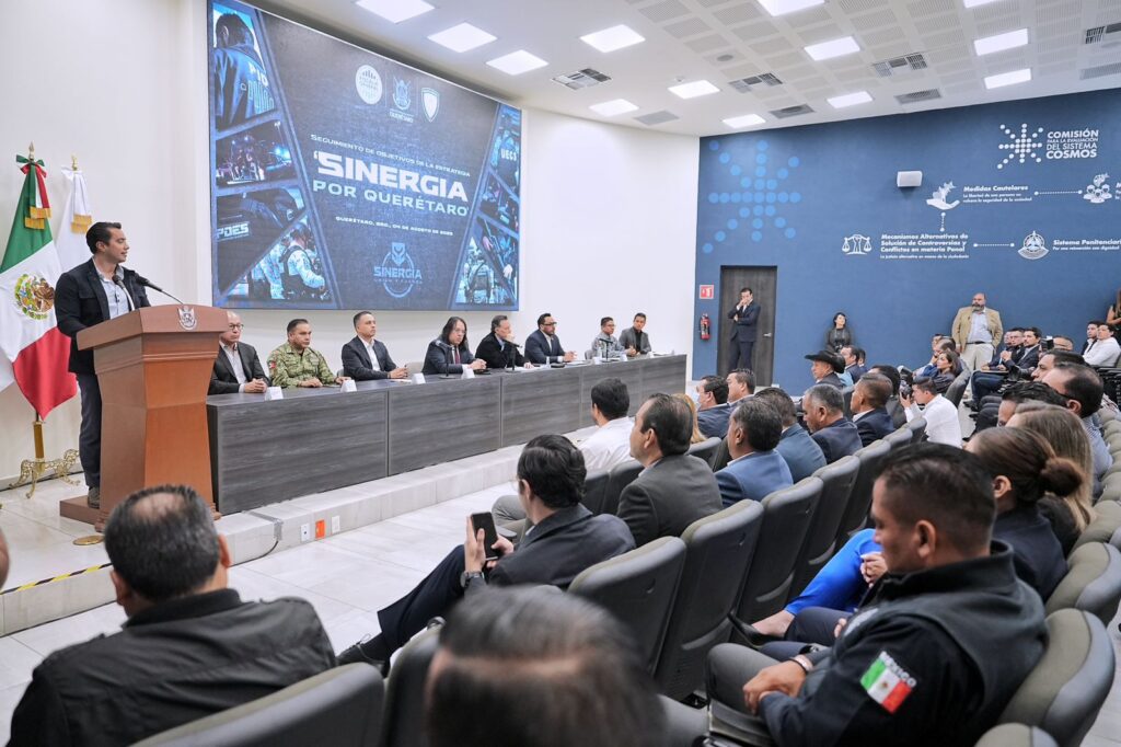 Asiste Felifer Macías a la reunión para el seguimiento de objetivos de la estrategia “Sinergia por Querétaro”.