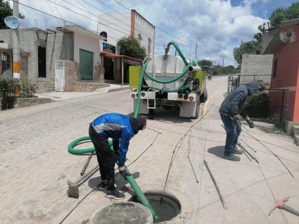 Mantenimiento del Sistema de Drenaje en San Antonio de la Cal.