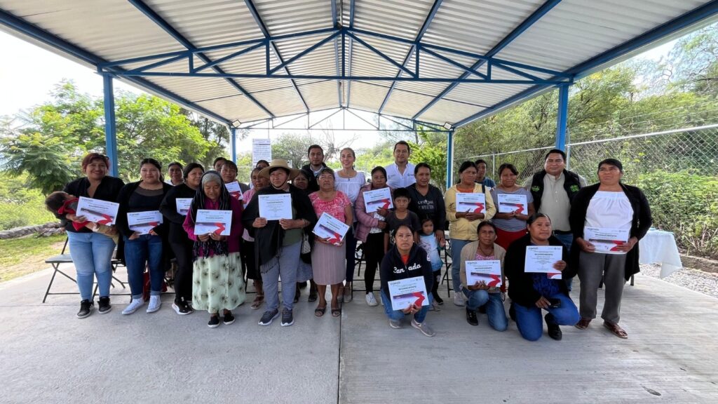 Clausura del curso de "Deshilado" en la comunidad de Mesa de Chagoya, Tolimán.