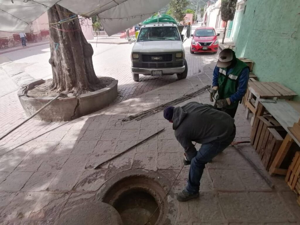 Mantenimiento del Sistema de Drenaje en San Antonio de la Cal.