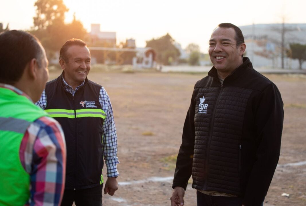 Roberto Cabrera supervisa trabajos de mantenimiento