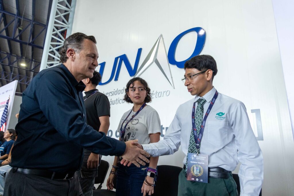 Inaugura Gobernador Academia Espacial de Querétaro