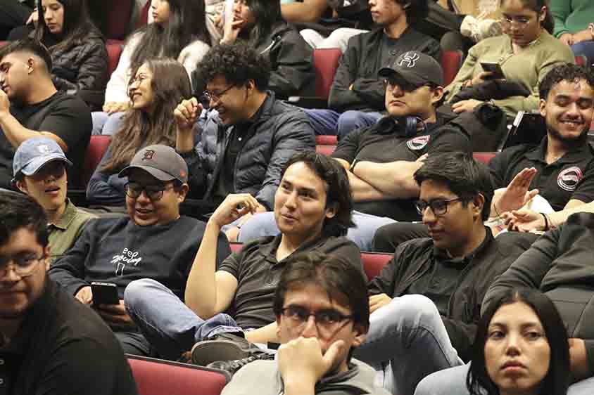 Estudiantes UPQ se capacitan con especialistas en Data Centers