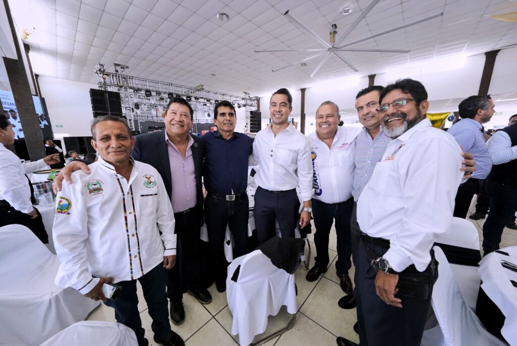 Reconoce Felifer Macías a trabajadores municipales en el 52 aniversario de su sindicato