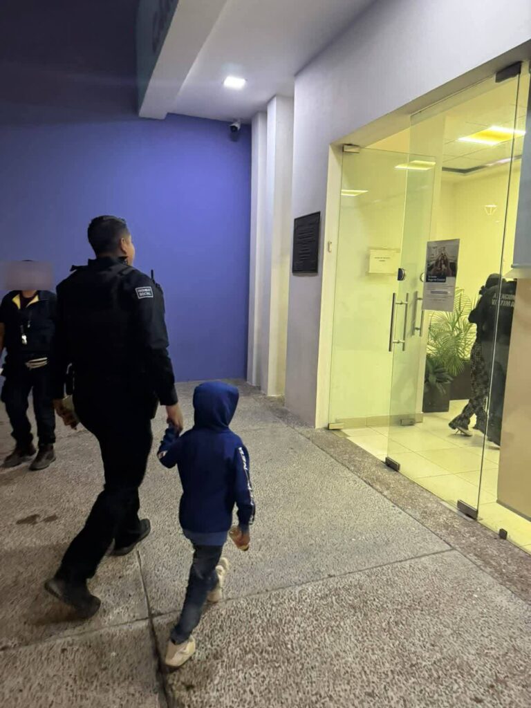 Menores de edad son resguardados por autoridades en San Juan del Río