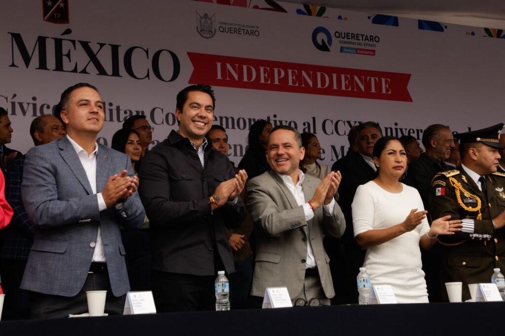 Acude Felifer Macías al Desfile Cívico Militar por el CCXV Aniversario de la Independencia