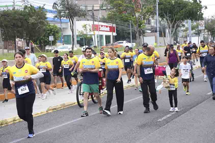 Participa Car Herrera en la XV Carrera de la Esperanza 2025