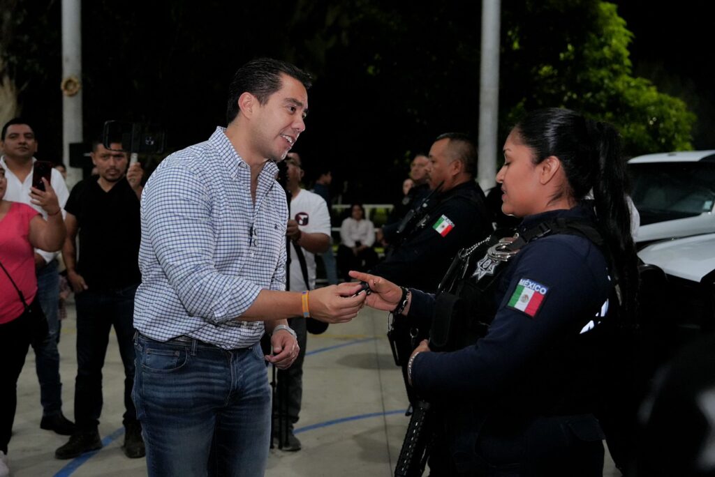 Respalda Felifer Macías a la Sierra Gorda con entrega de vehículos para distintas áreas municipales