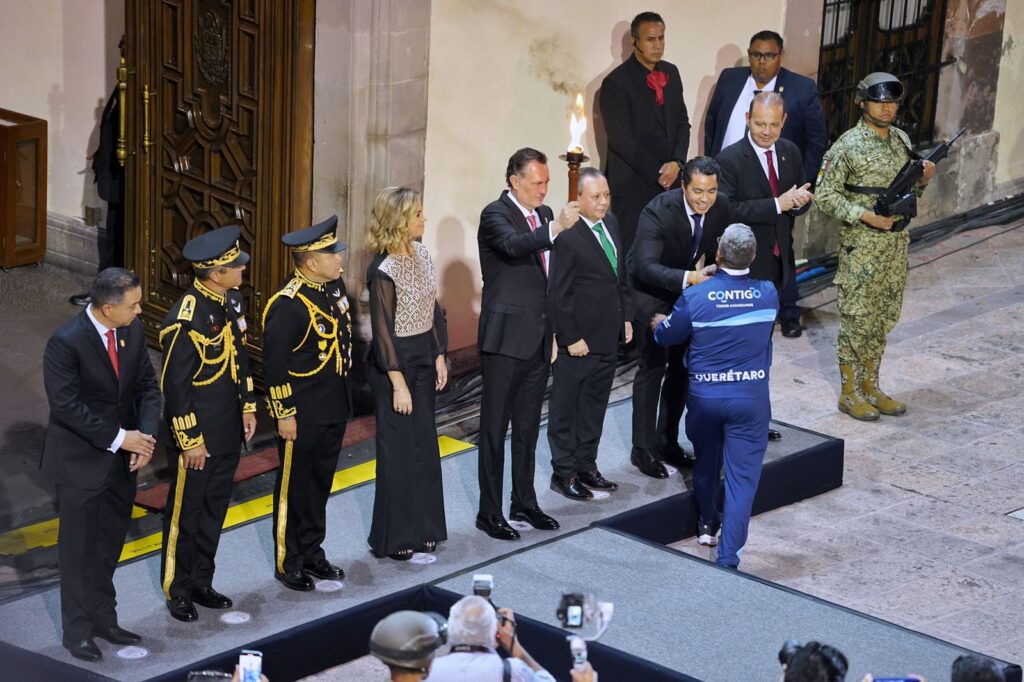 Acude Felifer Macías a la ceremonia de Grito de Independencia