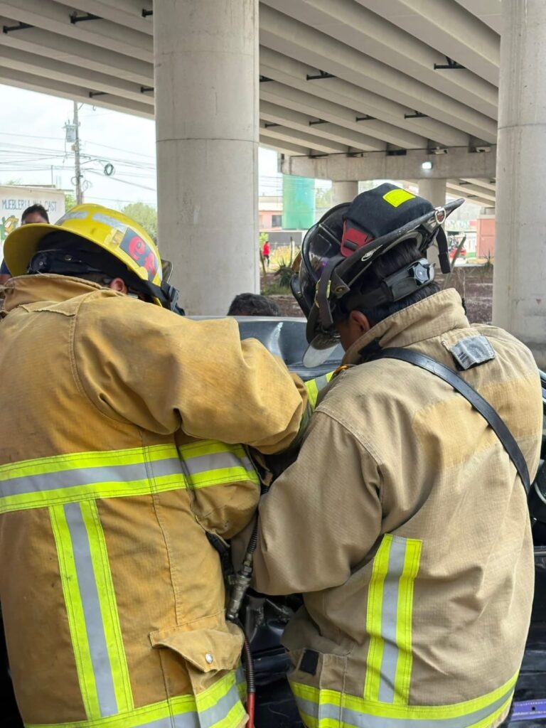 Rescate en la 120: dramático percance vehicular