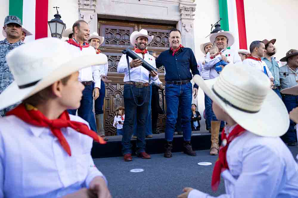 Con la Cabalgata Histórica de la Conspiración Ignacio Pérez inician festejos patrios 2025