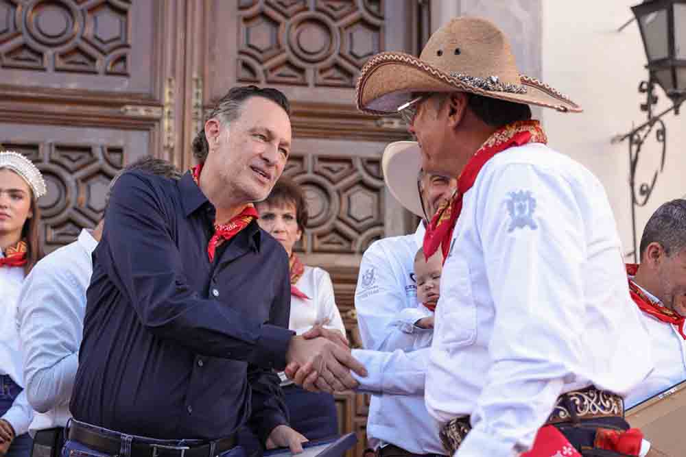 Con la Cabalgata Histórica de la Conspiración Ignacio Pérez inician festejos patrios 2025