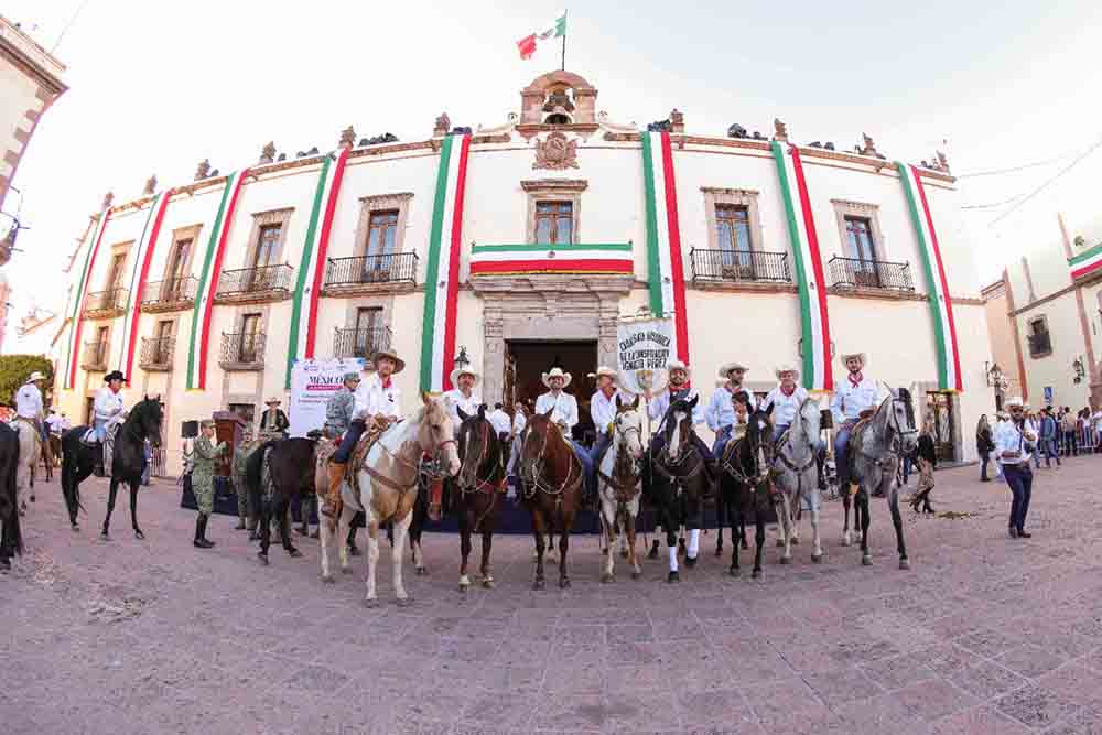 Con la Cabalgata Histórica de la Conspiración Ignacio Pérez inician festejos patrios 2025