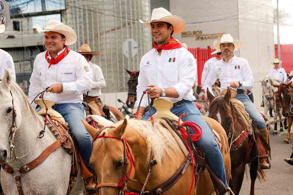 Participa Felifer Macías en la tradicional Cabalgata Histórica de la Conspiración “Ignacio Pérez”