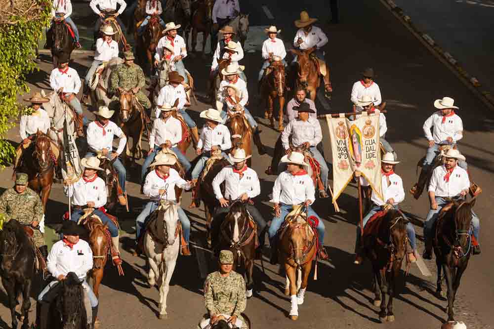 Participa Felifer Macías en la tradicional Cabalgata Histórica de la Conspiración “Ignacio Pérez”