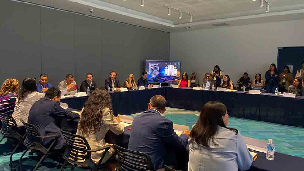 Amazon impulsa a jóvenes en Querétaro