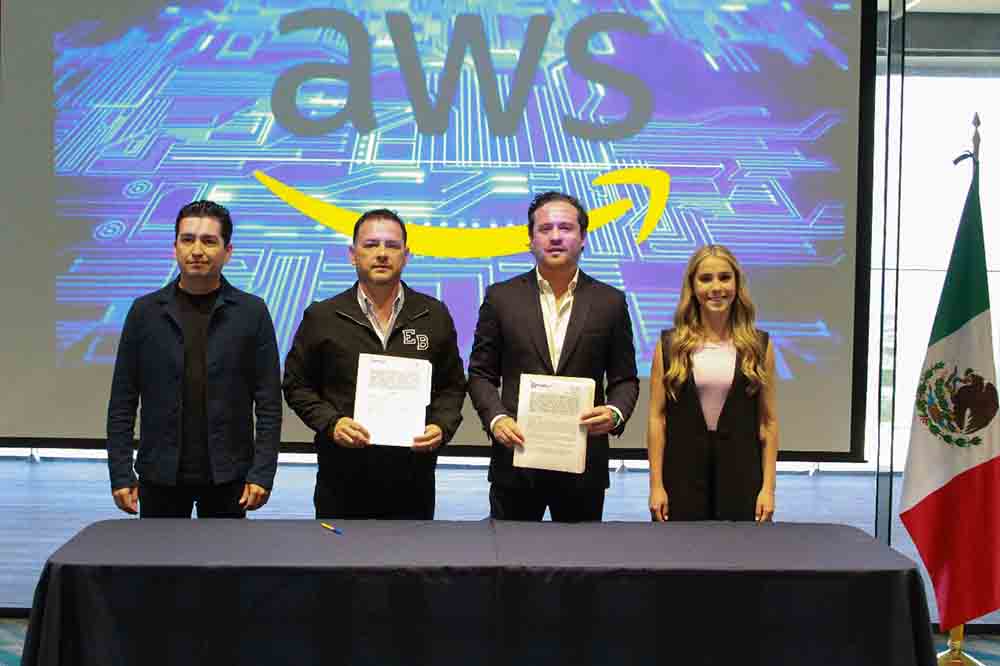 Amazon impulsa a jóvenes en Querétaro