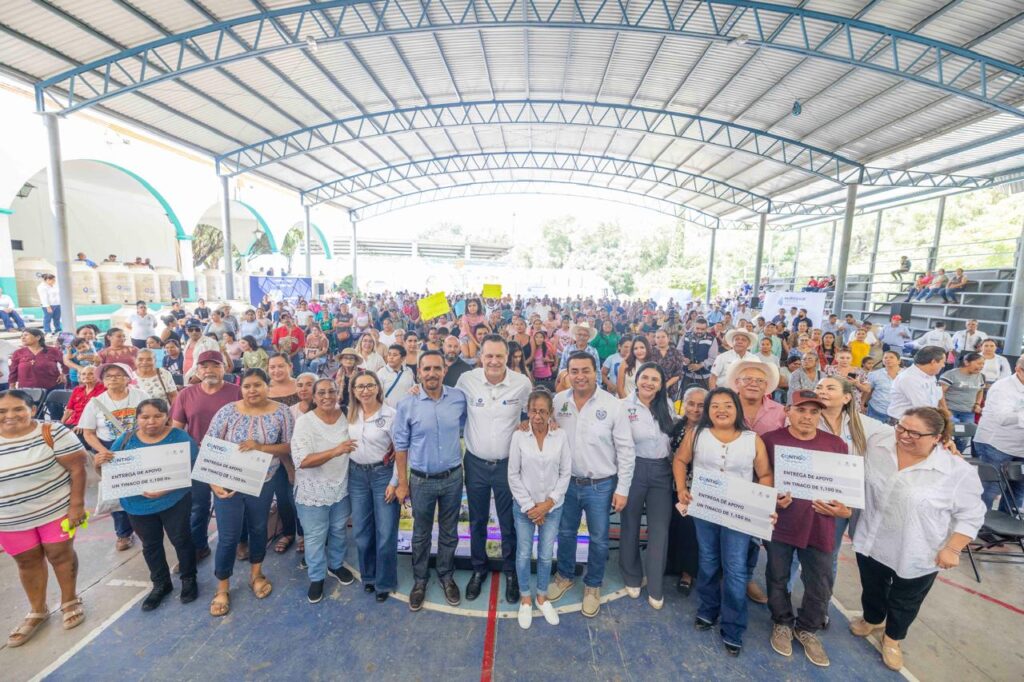 Entrega Gobernador apoyos sociales a comunidades indígenas de Jalpan de Serra