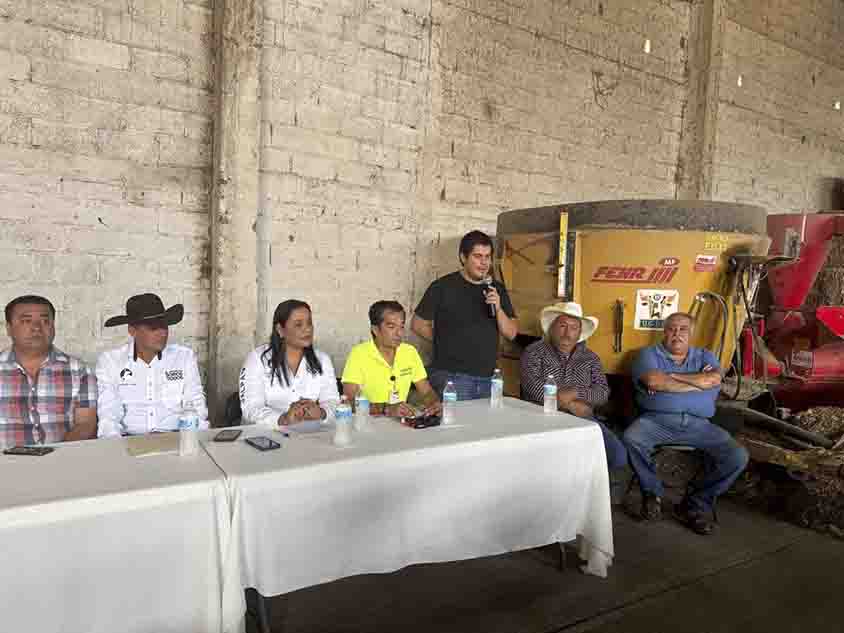 Capacita SESA a la Asociación Ganadera de Jalpan de Serra