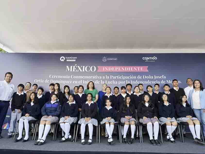 La titular de la Secretaría de Educación del Estado de Querétaro (SEDEQ), Martha Soto, encabezó la ceremonia conmemorativa de la participación de Doña Josefa Ortiz de Domínguez, en el inicio de la lucha por la Independencia de México, evento donde destacó también el papel de las mujeres como protagonistas de causas justas e impulsoras del desarrollo humano a lo largo de la historia de México.