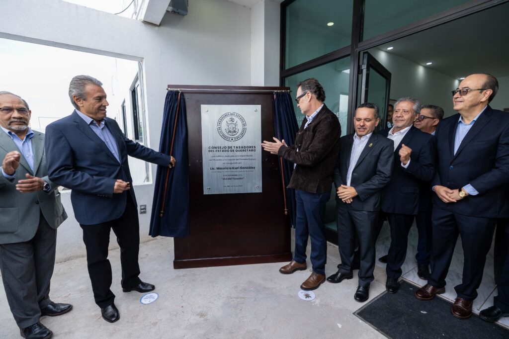 Distingue Mauricio Kuri a integrantes del Consejo de Tasadores del Estado de Querétaro