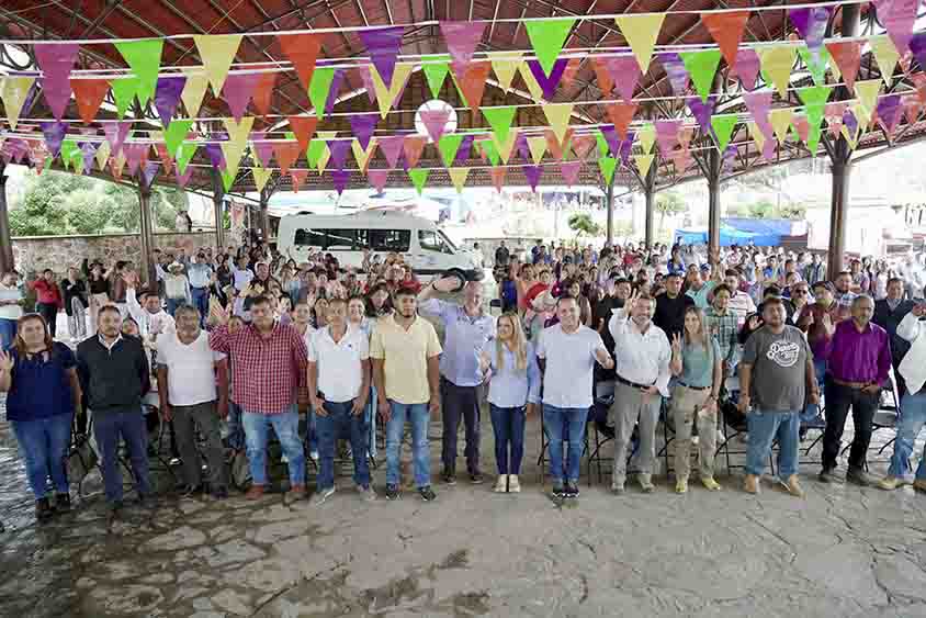 Entrega Marco Del Prete camiones recolectores en Pinal de Amoles