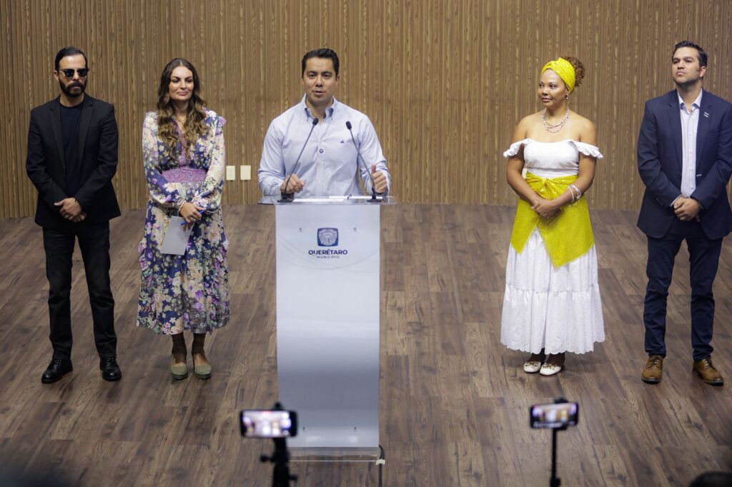 Presenta Felifer Macías el XVII Festival de Comunidades Extranjeras 2025