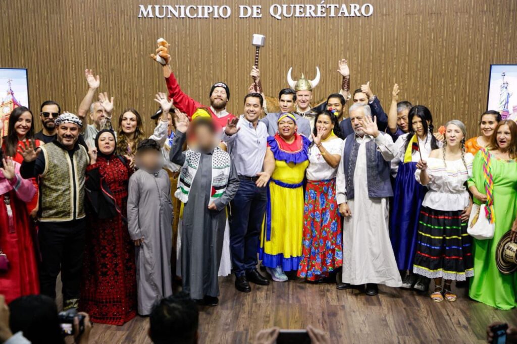 Presenta Felifer Macías el XVII Festival de Comunidades Extranjeras 2025