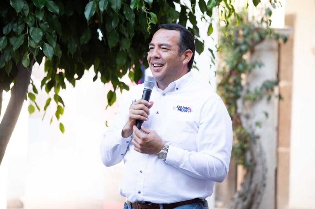 Encabeza Roberto Cabrera entrega de artículos a bajo costo en Cerro Gordo