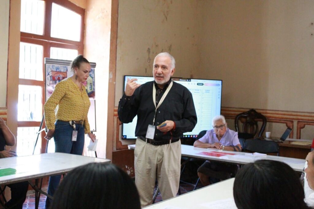 Taller “Simulador de Negocios” Impulsa el Emprendimiento Local en Tolimán.