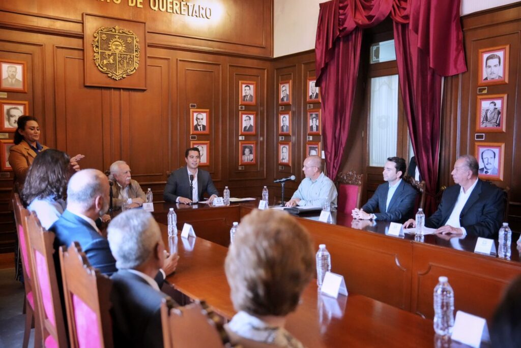 Encabeza Felifer Macías toma de protesta del Patronato del Centro Histórico