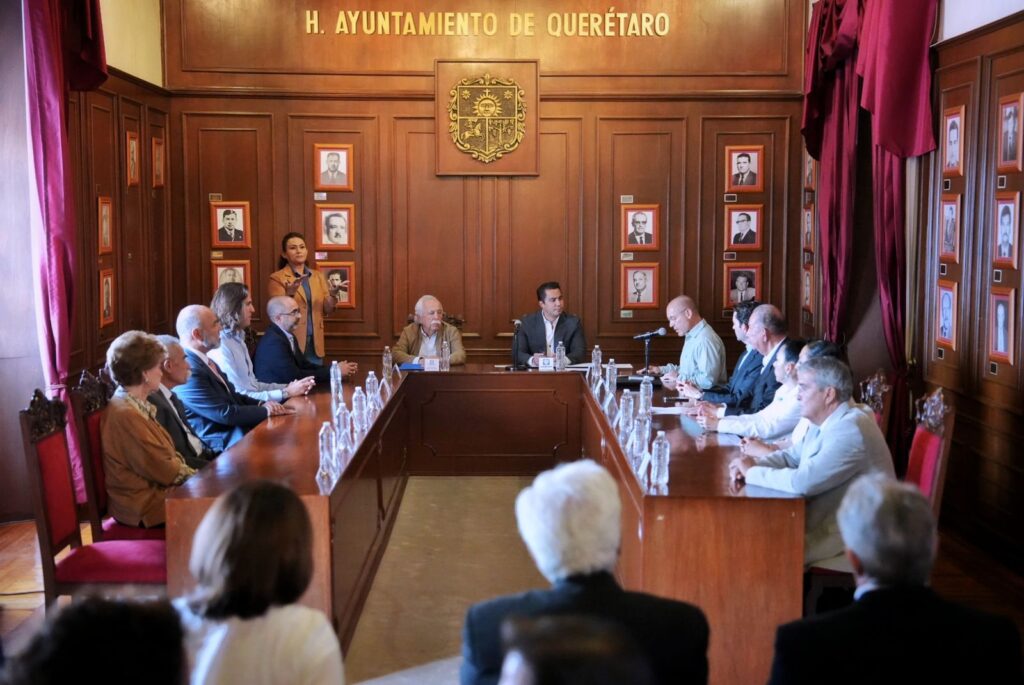Encabeza Felifer Macías toma de protesta del Patronato del Centro Histórico