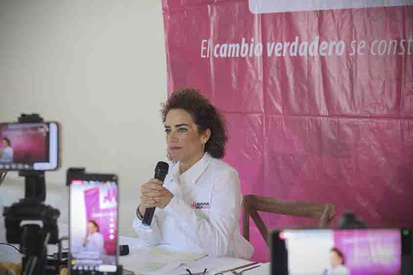 La diputada Adriana Meza Argaluza se reunió con los medios de comunicación