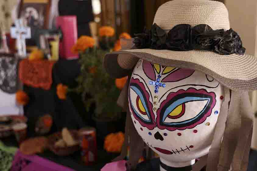 Participan 28 Clubes del Adulto Mayor en el concurso de altares