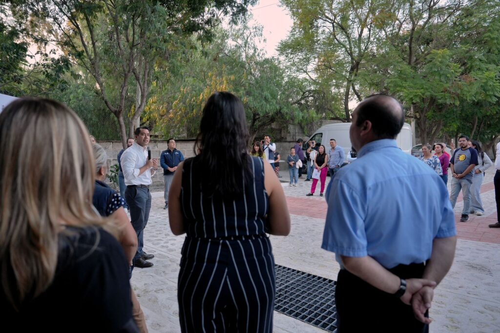 Asiste Felifer Macías a entrega de modernización vial en El Sillar