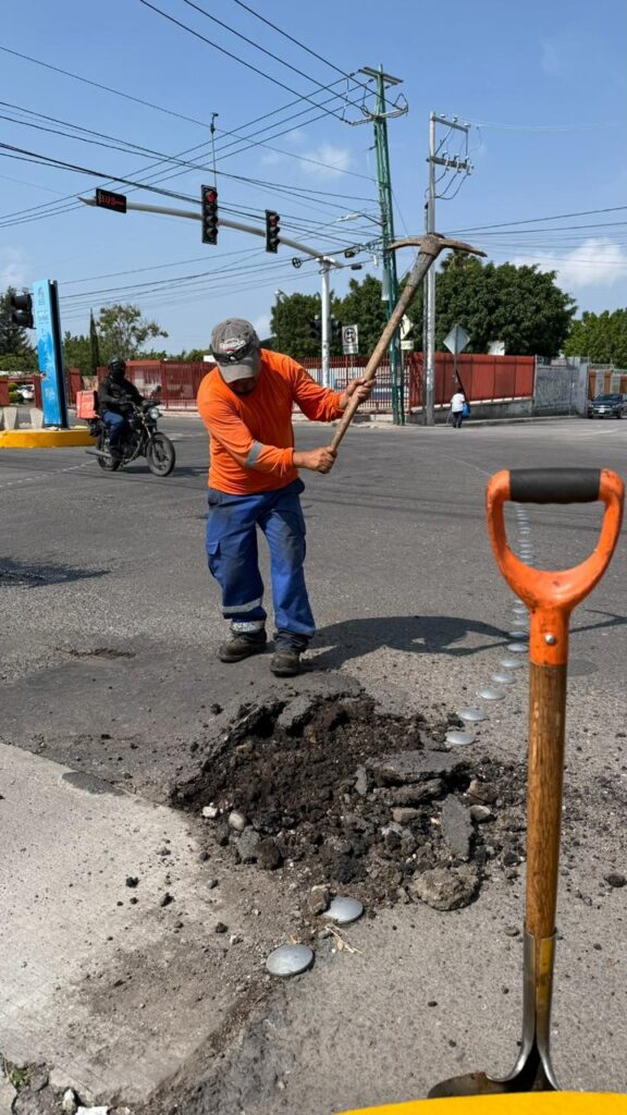 Se han atendido 12 mil 842 baches en lo que va de la administración: Felifer Macías