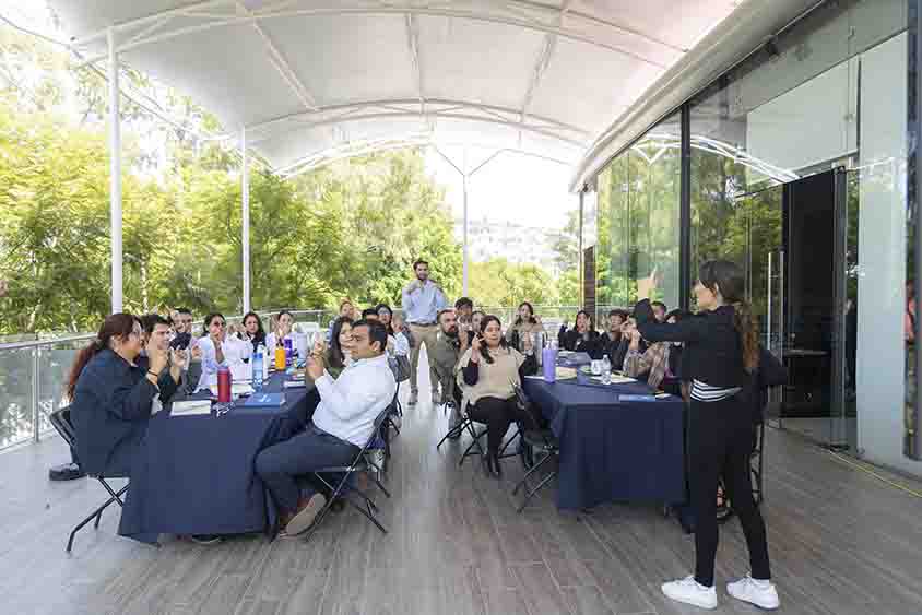 Capacita SEJUVE a equipo psicológico en Lengua de Señas Mexicana