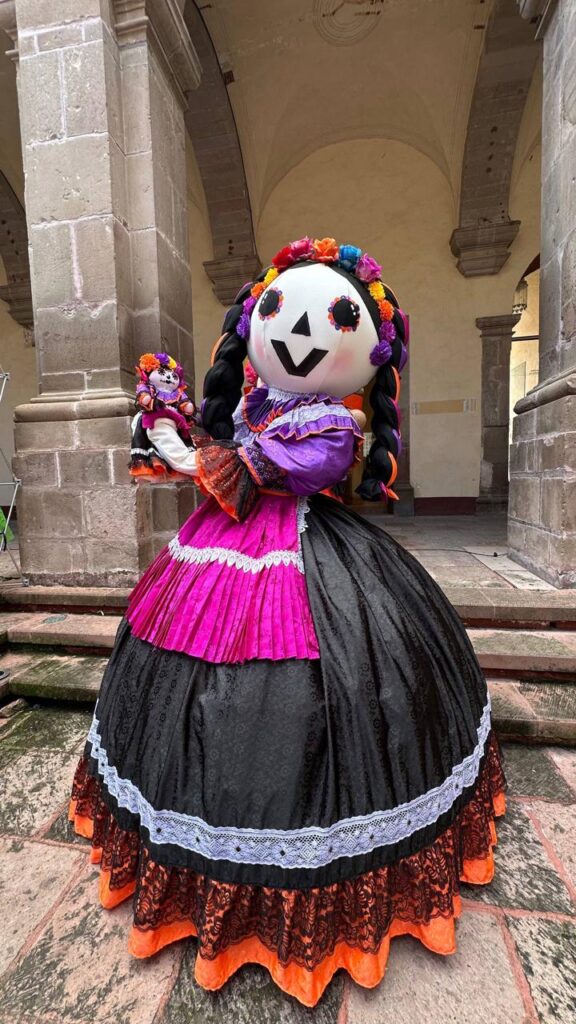 Presenta López Birlain el Bazar Ahí vienen nuestros muertos