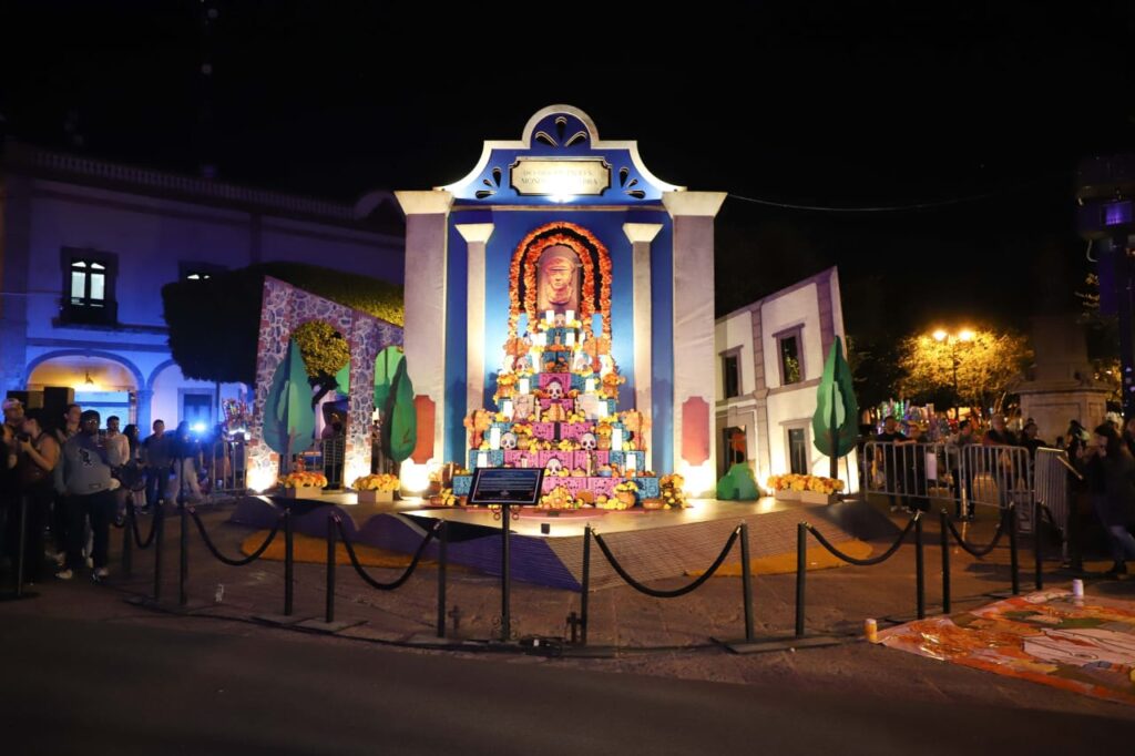 Homenajean al Dr. Octavio Mondragón en el Altar Monumental