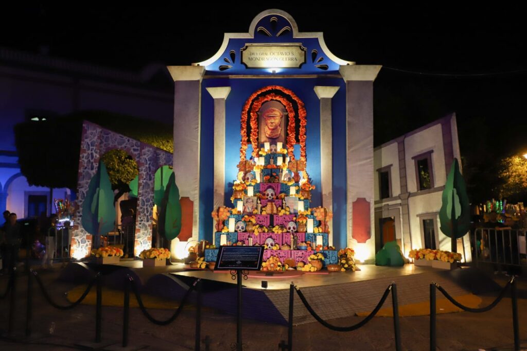 Homenajean al Dr. Octavio Mondragón en el Altar Monumental