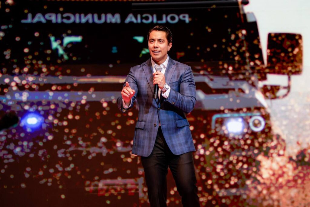 Presenta Felifer Macías: Una mirada al futuro de Querétaro