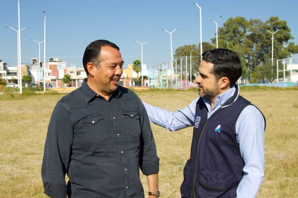 Roberto Cabrera, Agustín Dorantes y Gerardo Cuanalo recorren parques y socializan la implementación de la Tarifa UniDos en San Juan del Río