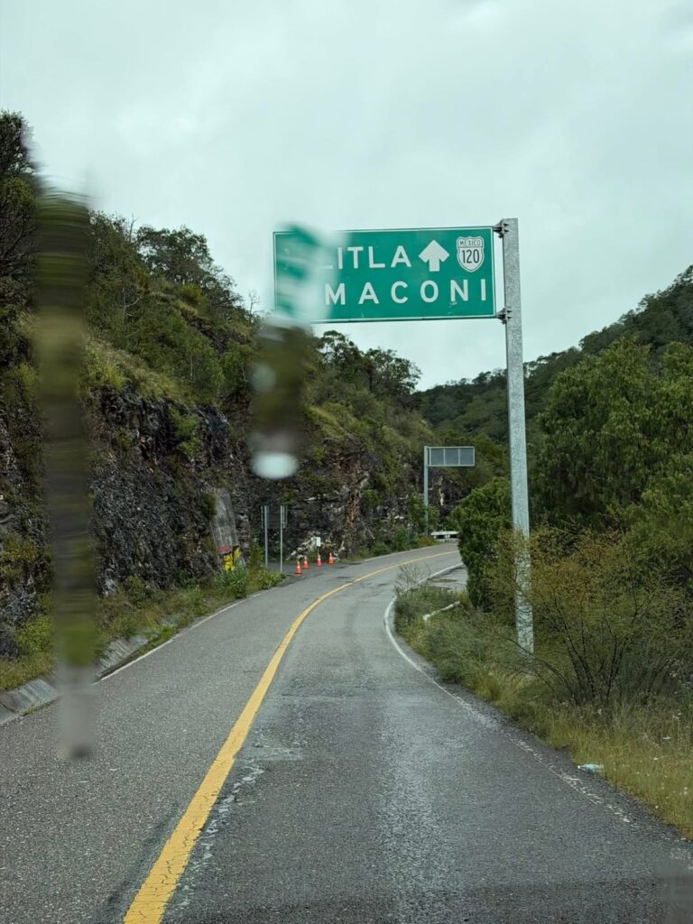 Lluvias colapsan vialidades en la Sierra y el Semidesierto